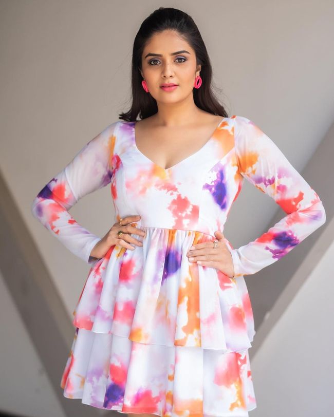 Staggering Looks Of Sreemukhi